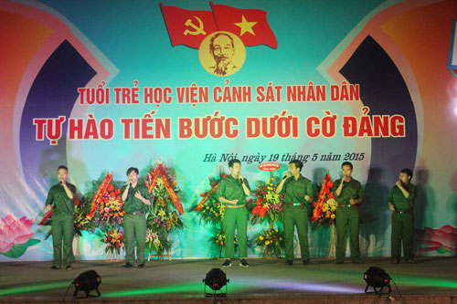 Tốp ca - Học viện Báo chí và tuyên truyền với ca khúc “Đoàn vệ quốc quân”.